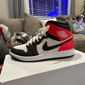 Women’s Air Jordan 1 Mid SE, Newsprint